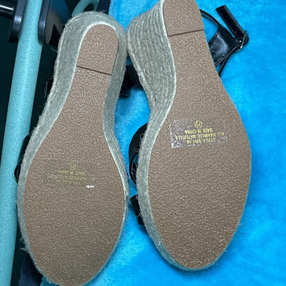 Elegant Black Espadrille Sandals - Picture 4 of 4